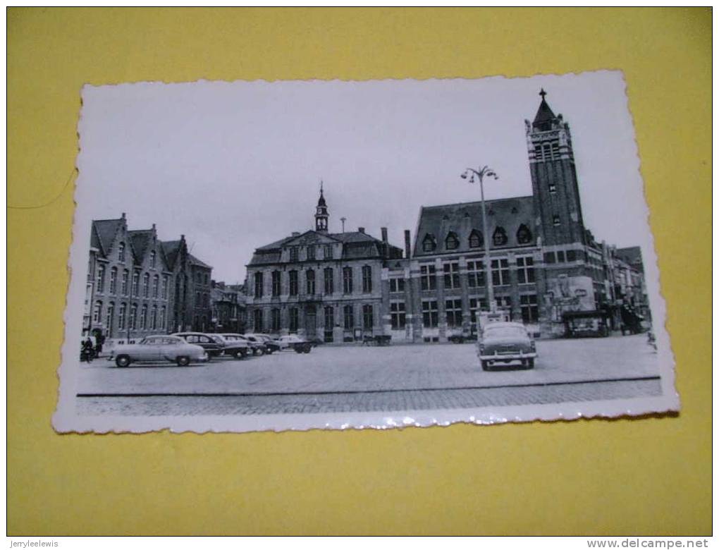 ROESELARE - Grote Markt En Stadhuis - Roeselare