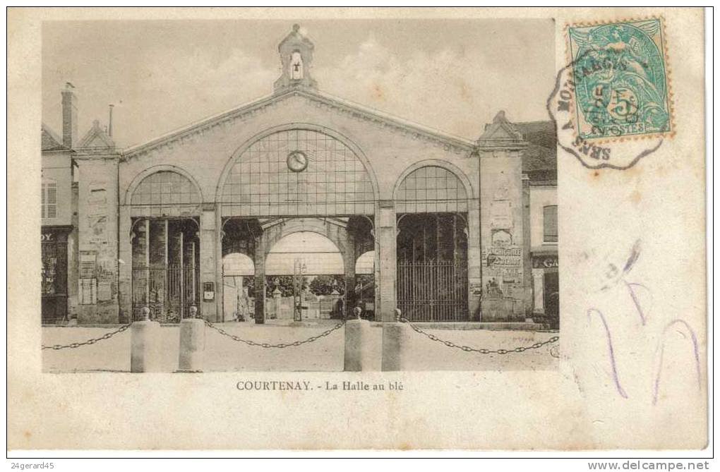 CPA PIONNIERE COURTENAY (Loiret) - La Halle Au Blé - Courtenay