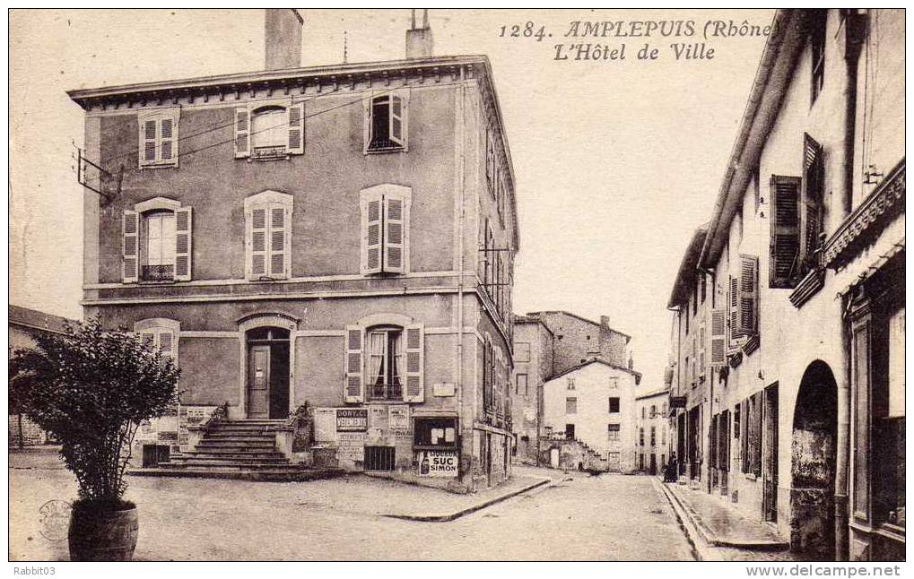 479  -                        AMPLEPUIS   -     (  Rhône  )   .      L '  Hôtel    De   Ville     . - Amplepuis