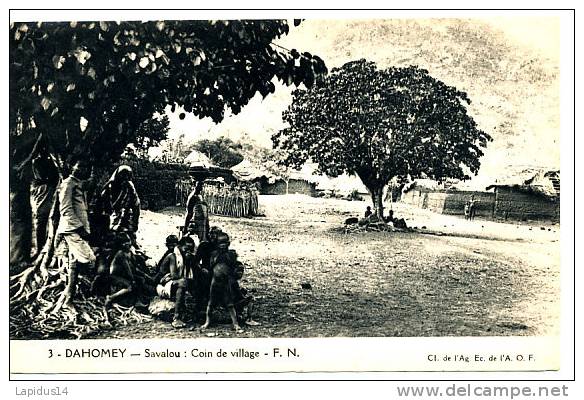 P 241 / CPA    DAHOMEY    - SAVALOU  COIN DU VILLAGE - Dahome