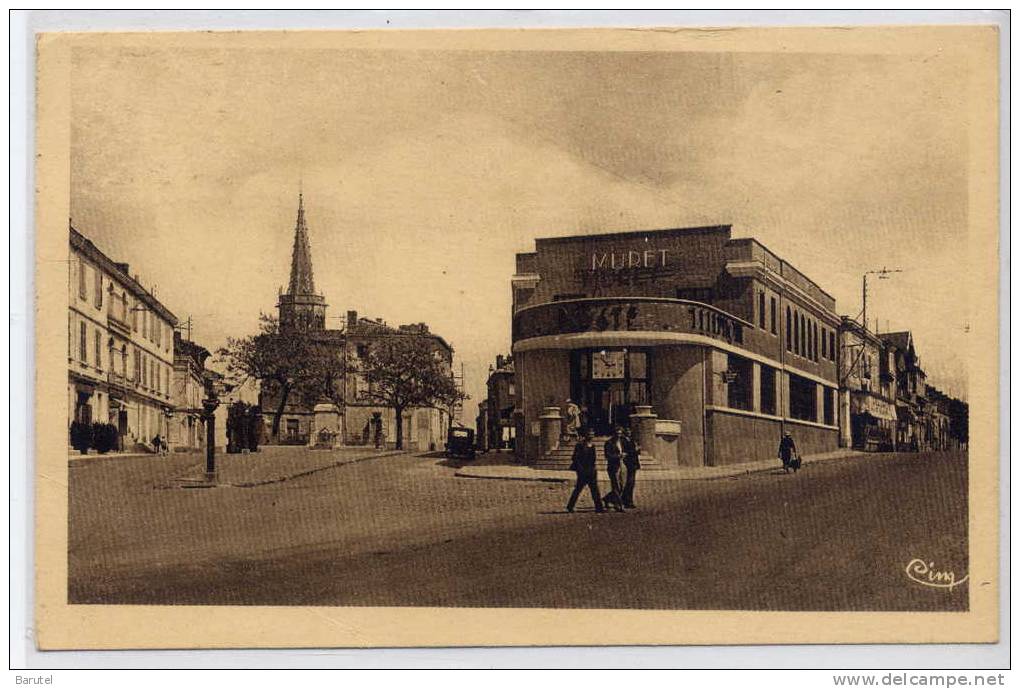 MURET - La Nouvelle Poste. Place De La Paix. Monument Aux Morts - - Muret