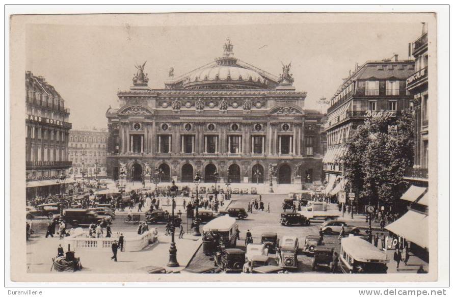 75 PARIS - Place De L'Opéra. TRES ANIMEE. Voitures, Autobus 1945 - Trasporto Pubblico Stradale