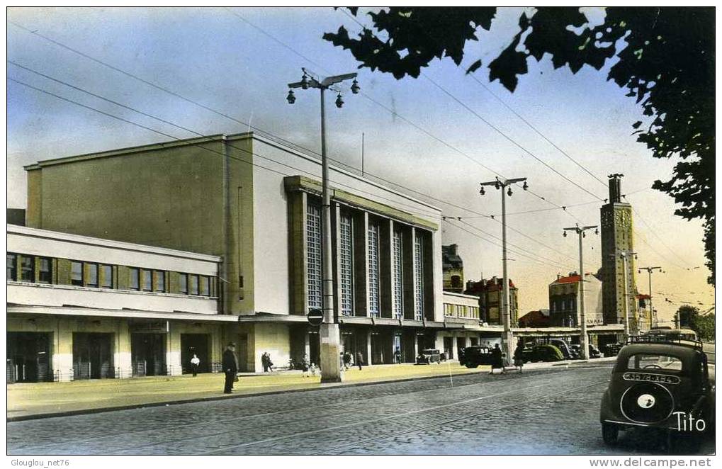 CPSM DU 76 LE HAVRE LA GARE COURS DE LA REPUBLIQUE AVEC VOITURES ET PETITE ANIMATION VOIR SCANER - Gare