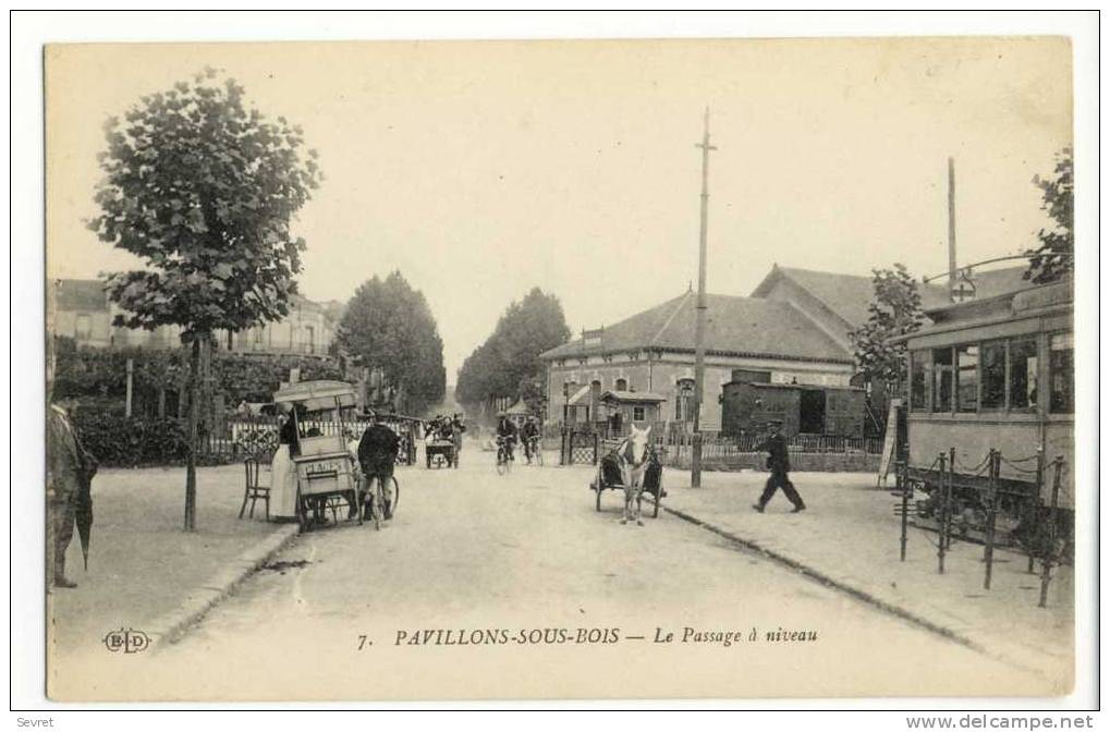 PAVILLONS SOUS BOIS. - Le Passage à Niveau. Superbe Cliché - Les Pavillons Sous Bois