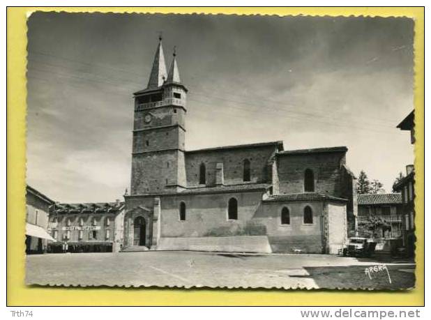 65 Castelnau Magnoac (htes Pyrénées)  église ( Hotel Dupont, Chien, Voiture Style Jeep) CPM Oblitération Puntous 1954 - Castelnau Magnoac