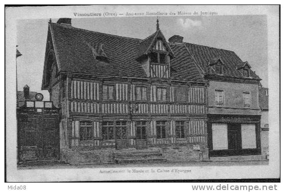 61. VIMOUTIERS. Ancienne Hostellerie Des Moines De JUMIEGES. Actuellement Le Musee Et La CAISSE D'EPARGNE. - Vimoutiers