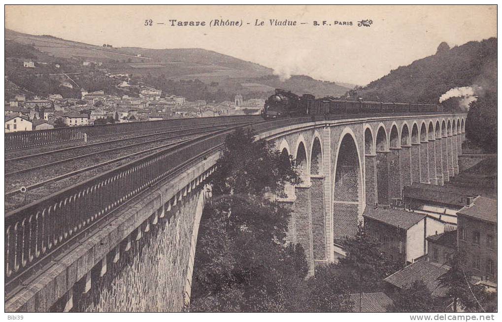 TARARE.  _  Le VIADUC. Un Train Part Avec Forte Fumée, Un Autre Arrive. - Tarare