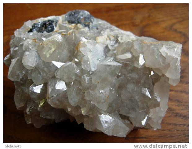 QUARTZ CRIST ET FLUORINE BLEUE RECOUVERTE DE MICRO QUARTZ 10 X 6 CM MARSANGES - Minerals