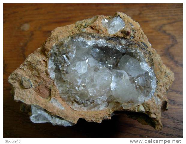 GEODE DE CALCITE  DANS POUDINGUE 10 X 6 CM PAU - Mineralien