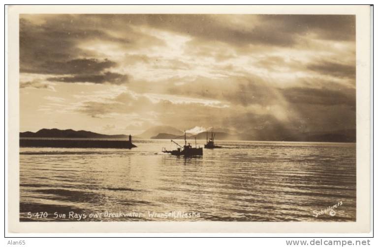 Wrangell AK, Fishing Boats At Breakwater, Harbor Light, On C1940s Vintage Real Photo Postcard - Andere & Zonder Classificatie