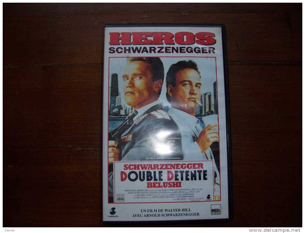 DOUBLE  DETENTE     AVEC SCHWARZENEGGER - Krimis & Thriller