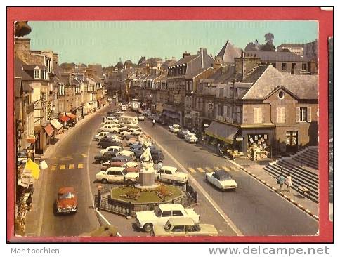 DEP 50 VILLEDIEU LES POELES PLACE DE LA REPUBLIQUE PLEINE DE VOITURES UNE  DS CITROEN ET AUTRES - Villedieu