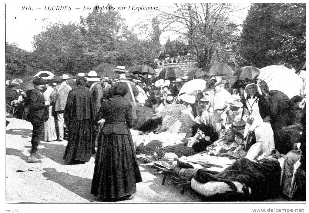 Les Malades Sur L'Esplanade - Lourdes