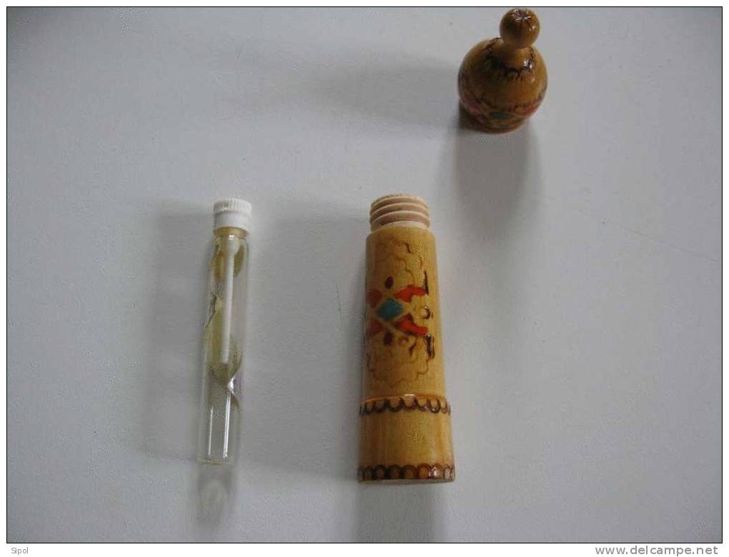 Tube De Parfum ( Vide ) Dans Son  Tube En  Bois Pyrogravée ´´ Bulgaria ´´ - Andere & Zonder Classificatie