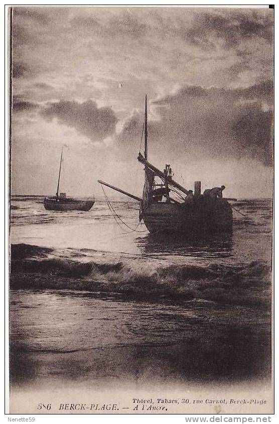 62 BERCK PLAGE à L´Ancre - Bateau De Pêche Animé En Attente De La Marée - Berck