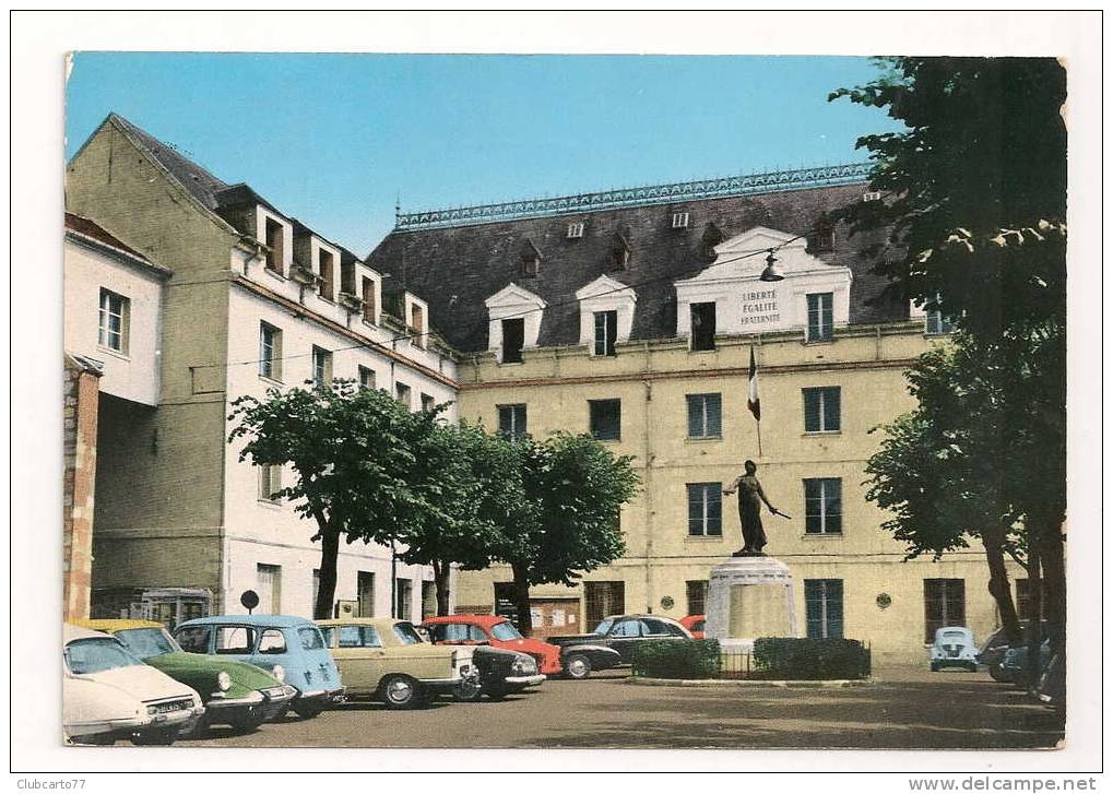 Villejuif (94) : La Mairie Et Son Parking En 1968 (animée). - Villejuif