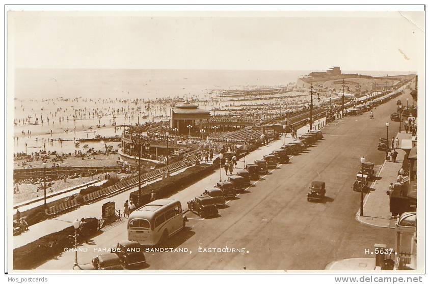 Sussex - Grand Parade And Bandstand, Eastbourne - Real Photograph  DD127 - Eastbourne