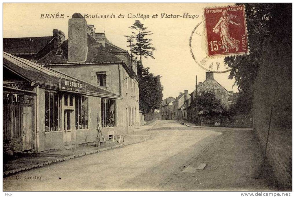 CPA (52)  ERNEE      Boulevars Du Collège Et Victor Hugo - Ernee
