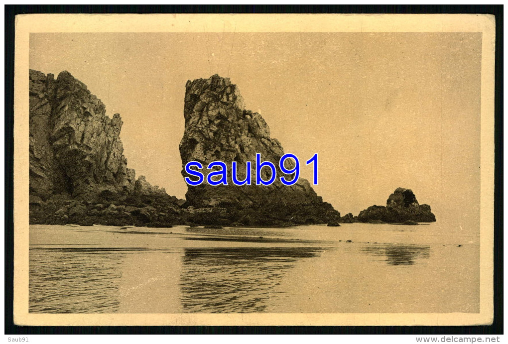 Lot De 2 CPA - Morgat -La Grève Du Portzic- CAP,Strasbourg--N°67 - Circulé - Majestueuses Aiguilles De La Plage-Réf:3997 - Morgat