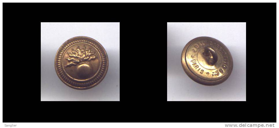 BOUTON ARTILLERIE 15 MM   J. DALY. CAFFARATTO & Cie PARIS - Buttons