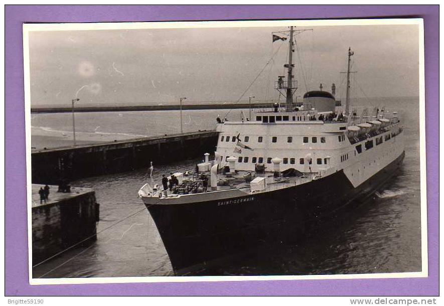 PHOTOGRAPHIE - 59 - DUNKERQUE - BATEAU / PAQUEBOT /  FERRY BOAT ST GERMAIN / ARRIVEE AU PORT - Schiffe