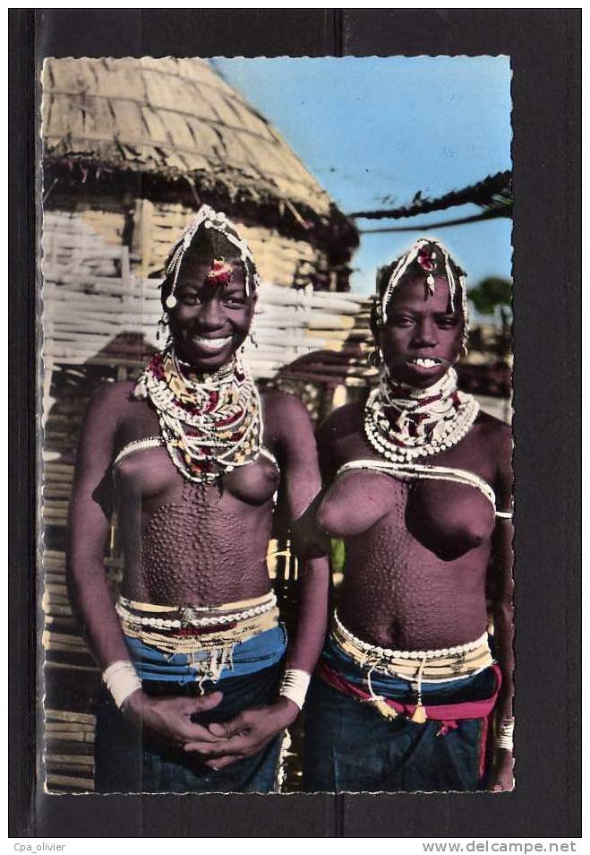 GUINEE Types, Tribu, Coniaguis, Femme Seins Nus, Etude Ethnique, Ed Hoa Qui 1002, Afrique Couleurs, CPSM 9x14, 195? - Guinee