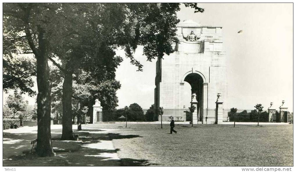 LEICESTER - Victoria Park ,War Memorial - Leicester