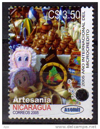 Nicaragua. Le Microcredit Aide Aux Artisans. Un T-p Neuf ** De 2005  (Artisanat Local) - Nicaragua