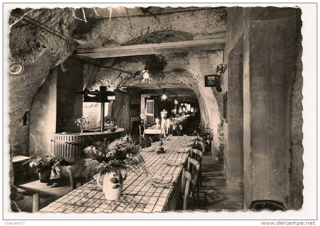 Rochecordon (37) :  Vue Intérieur De L'Auberge Troglodyte "Beau-Séjour" De Galais En 1962. - Rochecorbon