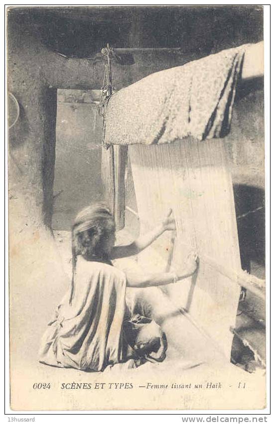 Carte Postale Ancienne Scènes Et Types D´Algérie - Femme Tissant Un Haïk - Métiers, Tissage - Profesiones