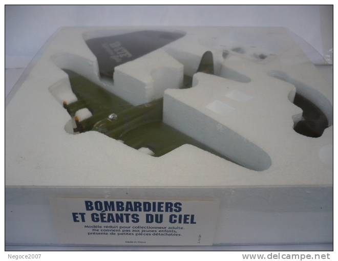 Modéle Réduit Pour Collectionneur Bonbardier B-17F Menphis Belle - Airplanes & Helicopters