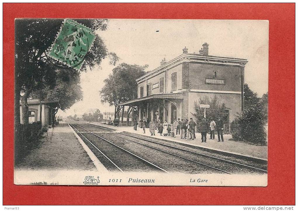 PUISEAUX - La Gare ( Animée ) , Léger Pli Horizontal - Puiseaux