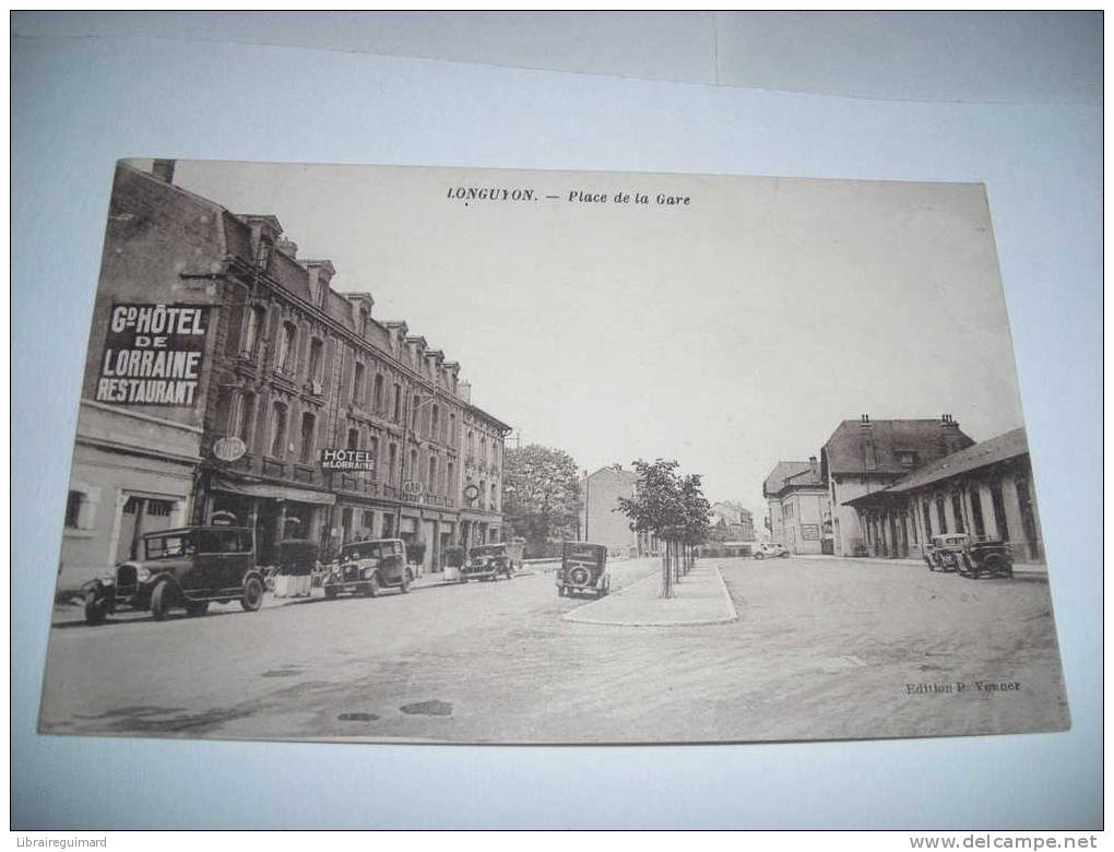 1dck - CPA - LONGUYON - PLACE DE LA GARE - [ 54 ] Meurthe Et Moselle - Longuyon