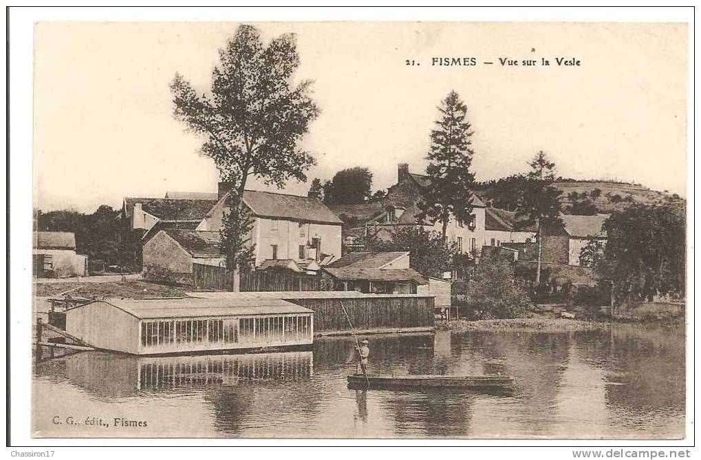 51 -  FISMES - Vue Sur La Vesle - Animée : Un Homme Mène Sa Barque - Fismes