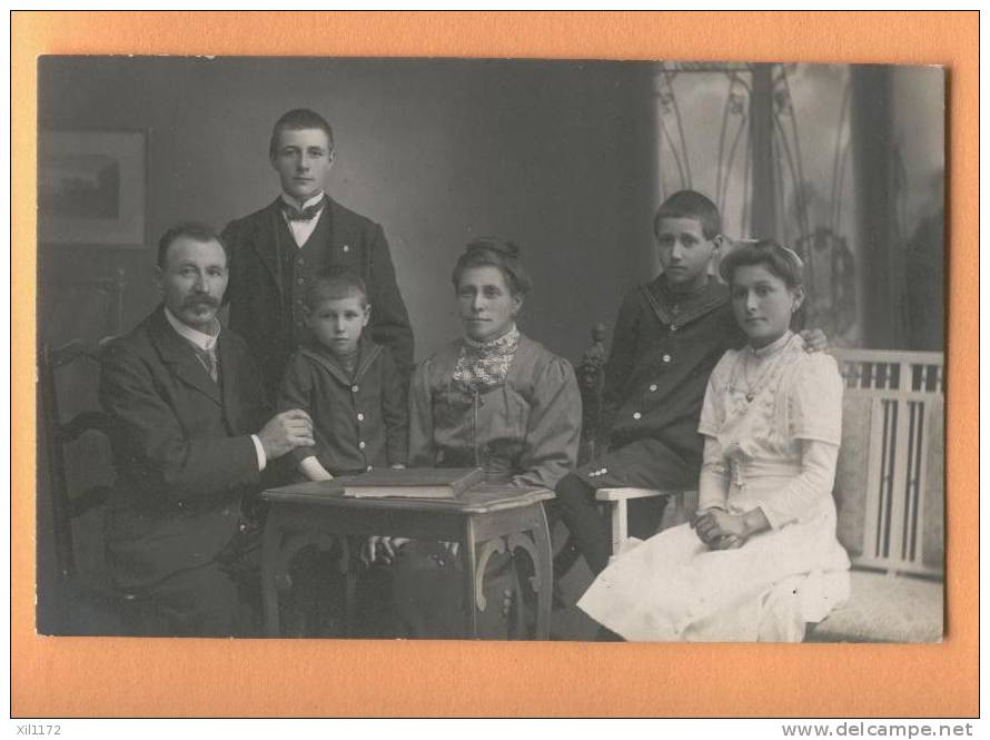 H607 Carte-Photo Famille Vers 1905-1910. - Photographie