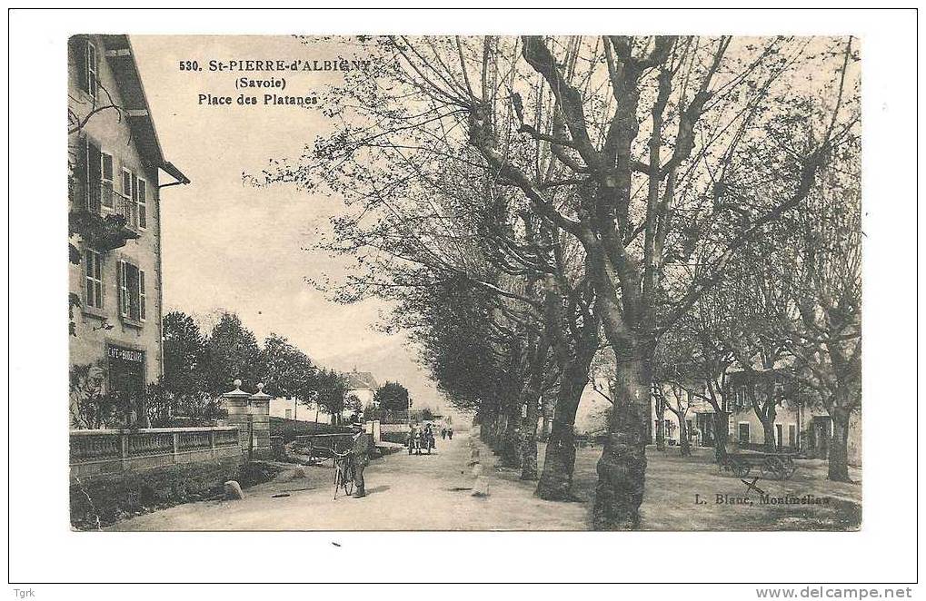 Saint Pierre D'albigny La Place Des Platanes - Saint Pierre D'Albigny