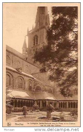 Nivelles - La Collégiale Ste-Gertrude Avec Le Préau Et Les Cloîtres - Nivelles