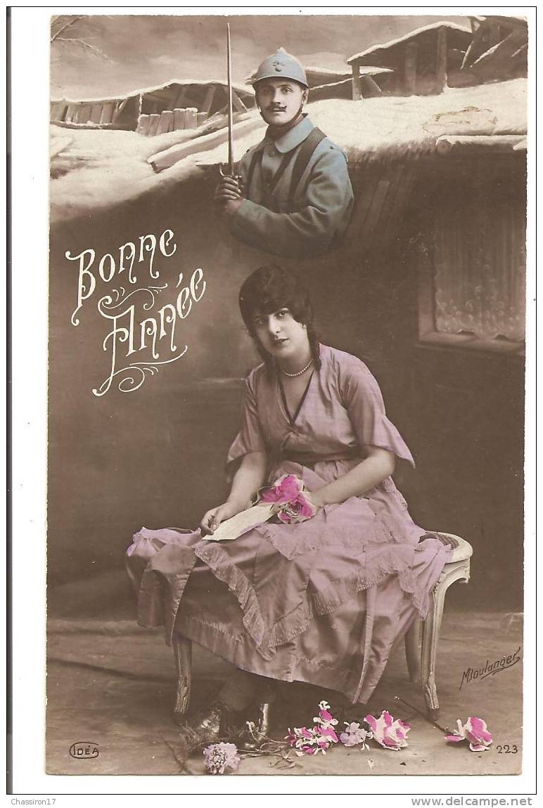 BONNE  ANNEE  - Jeune Femme  Pensant à Un Poilu - Signée MBoulanger-  Carte Glacée - Nouvel An