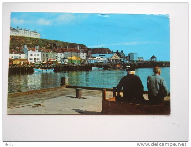 UK -Whitby - The Harbour And West Cliff    F   D64501 - Whitby