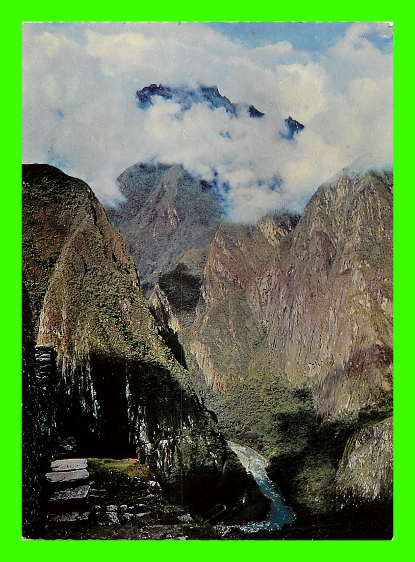 PERU - PÉROU - MACHU-PICCHU - CANYON DEL URUBAMBA FROM THE RUINS- - Peru