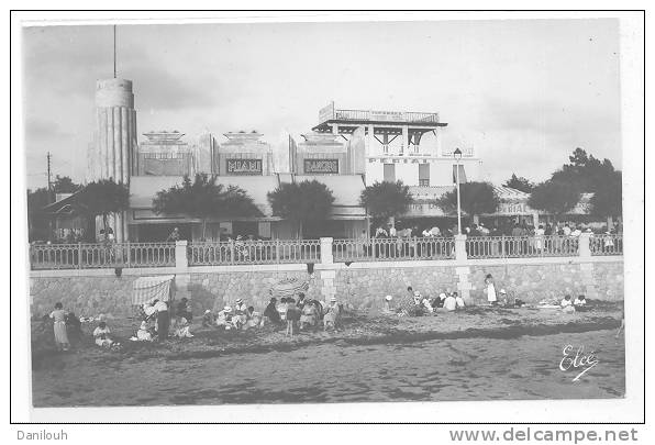 33 // ANDERNOS LES BAINS - Grands Café Sur La Plage, CPSM 9 X 14  N° 110 - Andernos-les-Bains