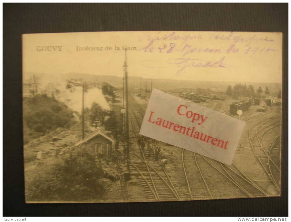 GOUVY - Intérieur De La Gare - Train En Passage - Gouvy