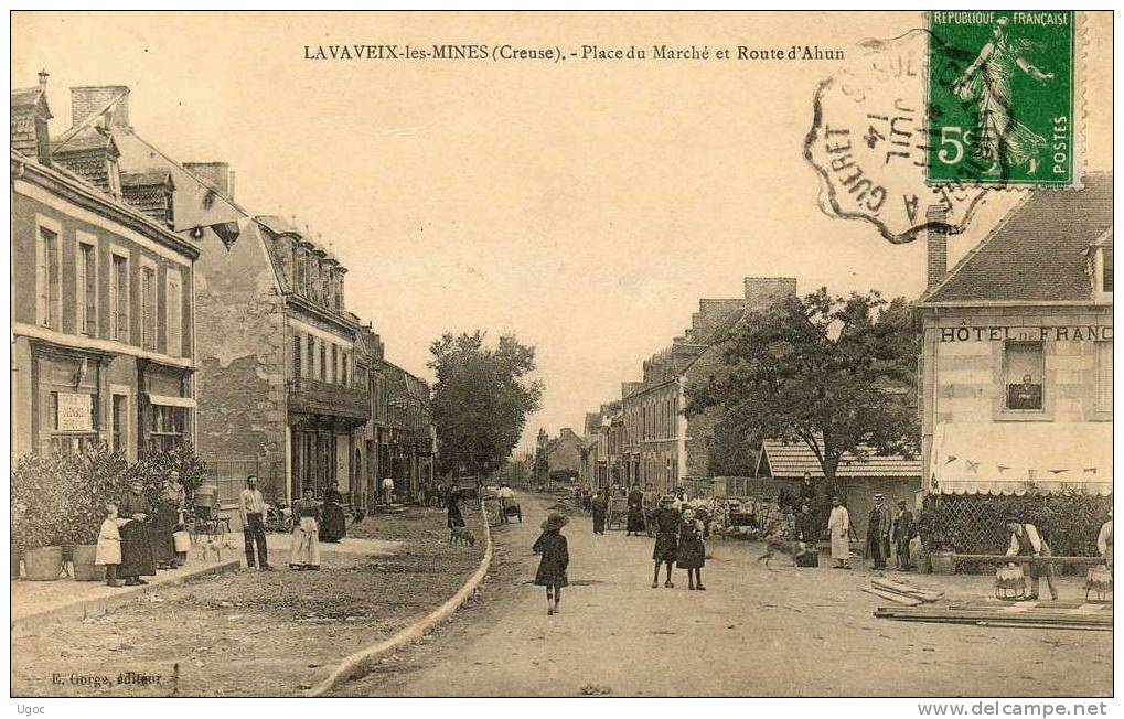 CPA - 23 - LAVAVEIX-les-MINES - Place Du Marché Et Route D' Ahun - 129 - Other & Unclassified