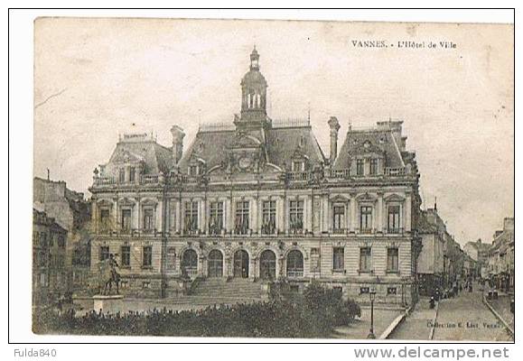 CPA.  VANNES.    L'Hotel De Ville.         (animée) - Vannes