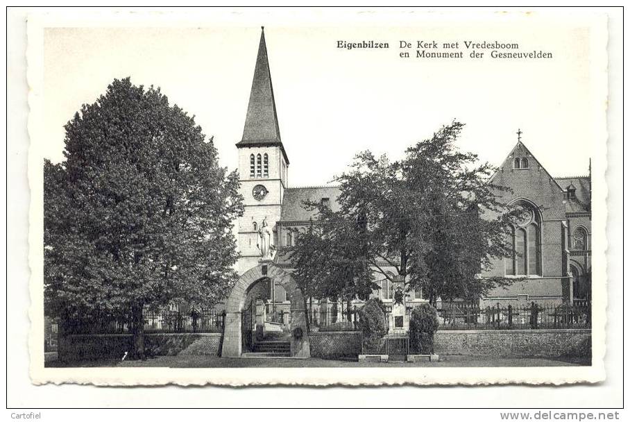 EIGENBILZEN- DE KERK MET VREDESBOOM EN MONUMENT DER GESNEUVELDEN - Bilzen