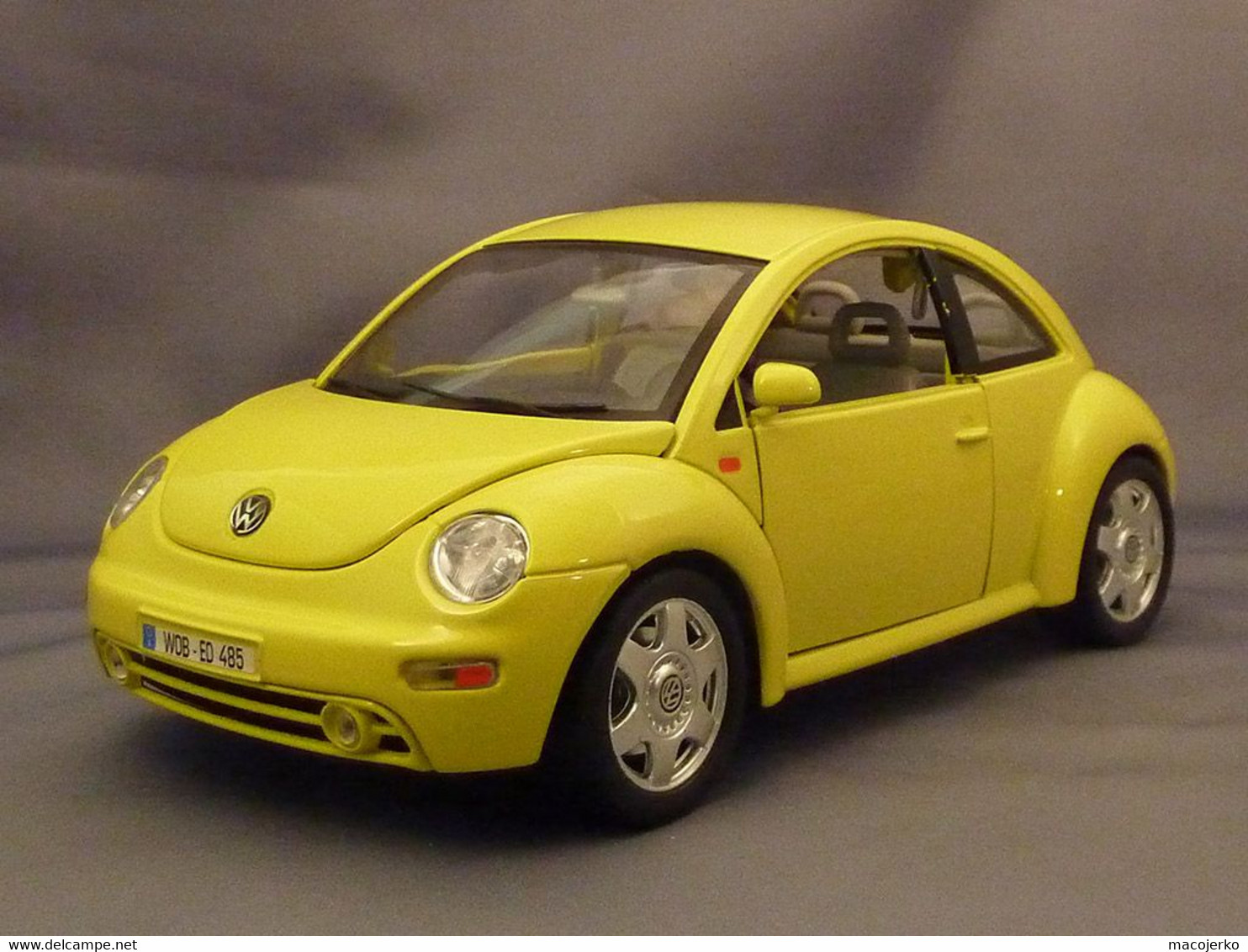 Burago 18-12021, VW New Beetle - Burago