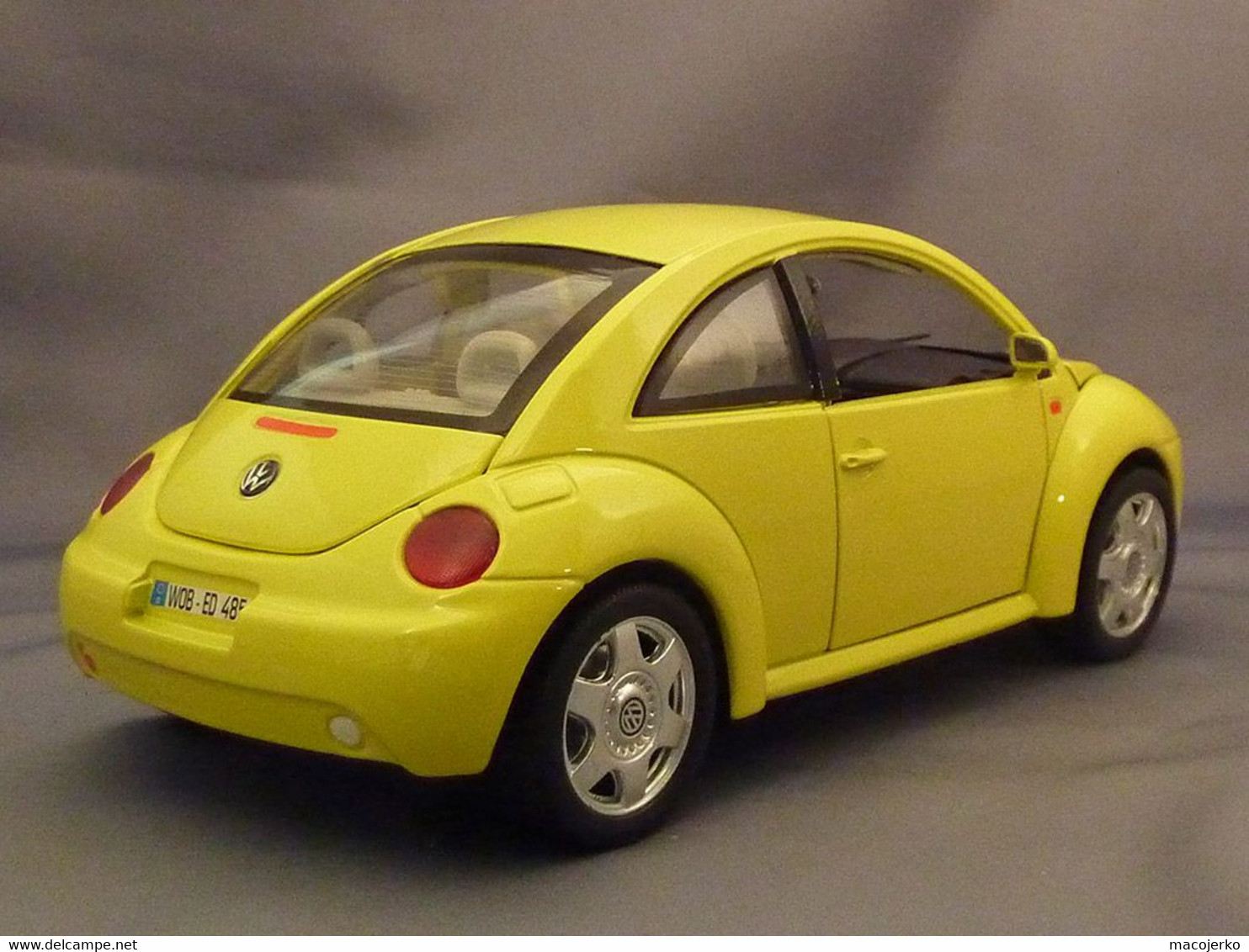 Burago 18-12021, VW New Beetle - Burago