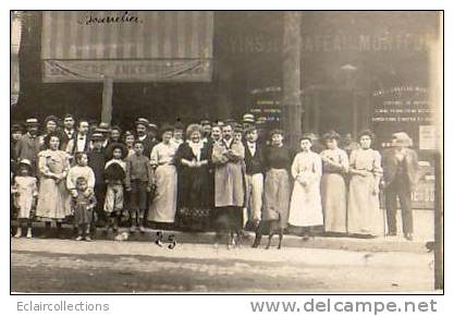 Carte Photo ..Personnel..Famille.devant Magasin - A Identifier