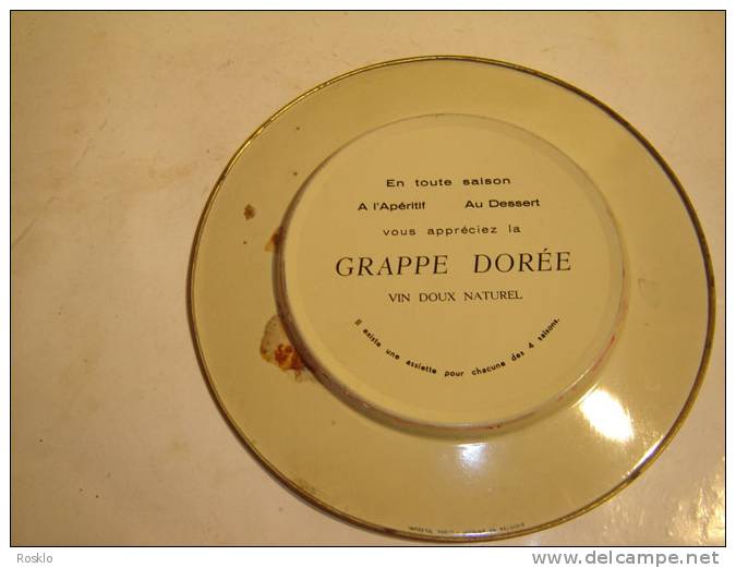 PUBLICITE / GRAPPE DOREE VIN DOUX / SOUCOUPE / ETE  BEAU DECOR DES A SAISONS / TRES  BEL  ETAT - Alcools