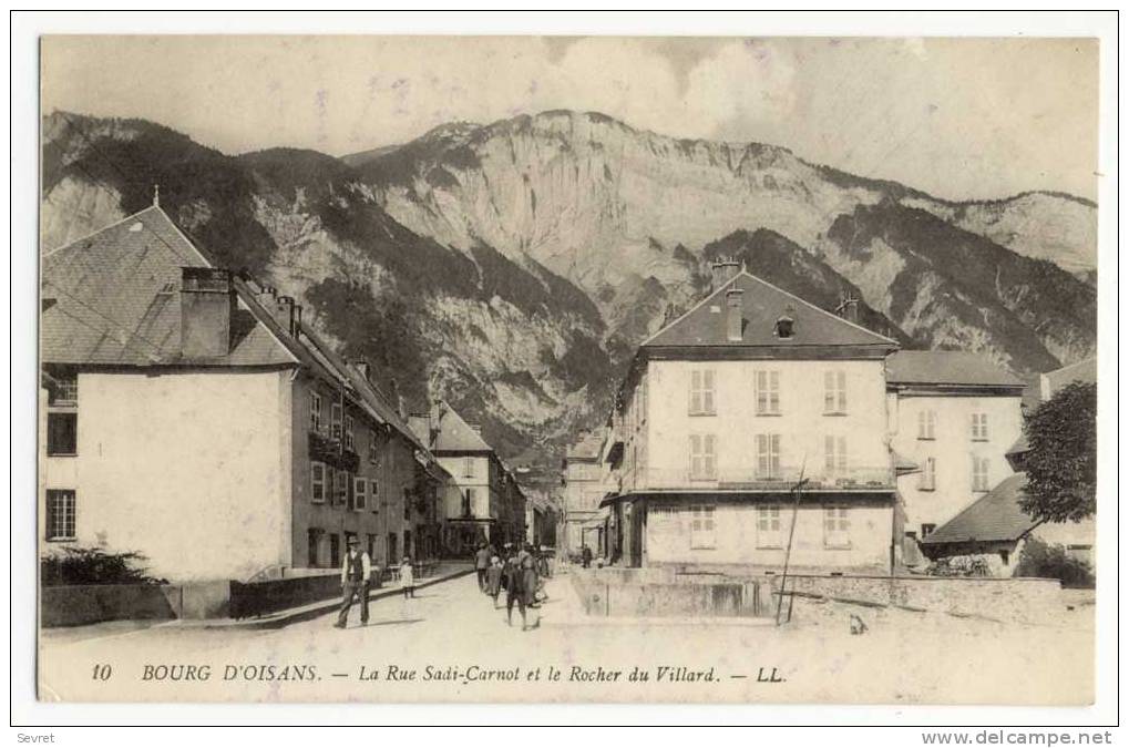 BOURG D´OISANS. -  La Rue Sadi-Carnot Et Le Rocher Du Villard - Bourg-d'Oisans